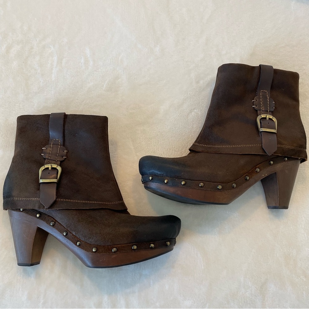 Earthies Lacarne Clog Style Boots in Burnished Brown Suede NWOB